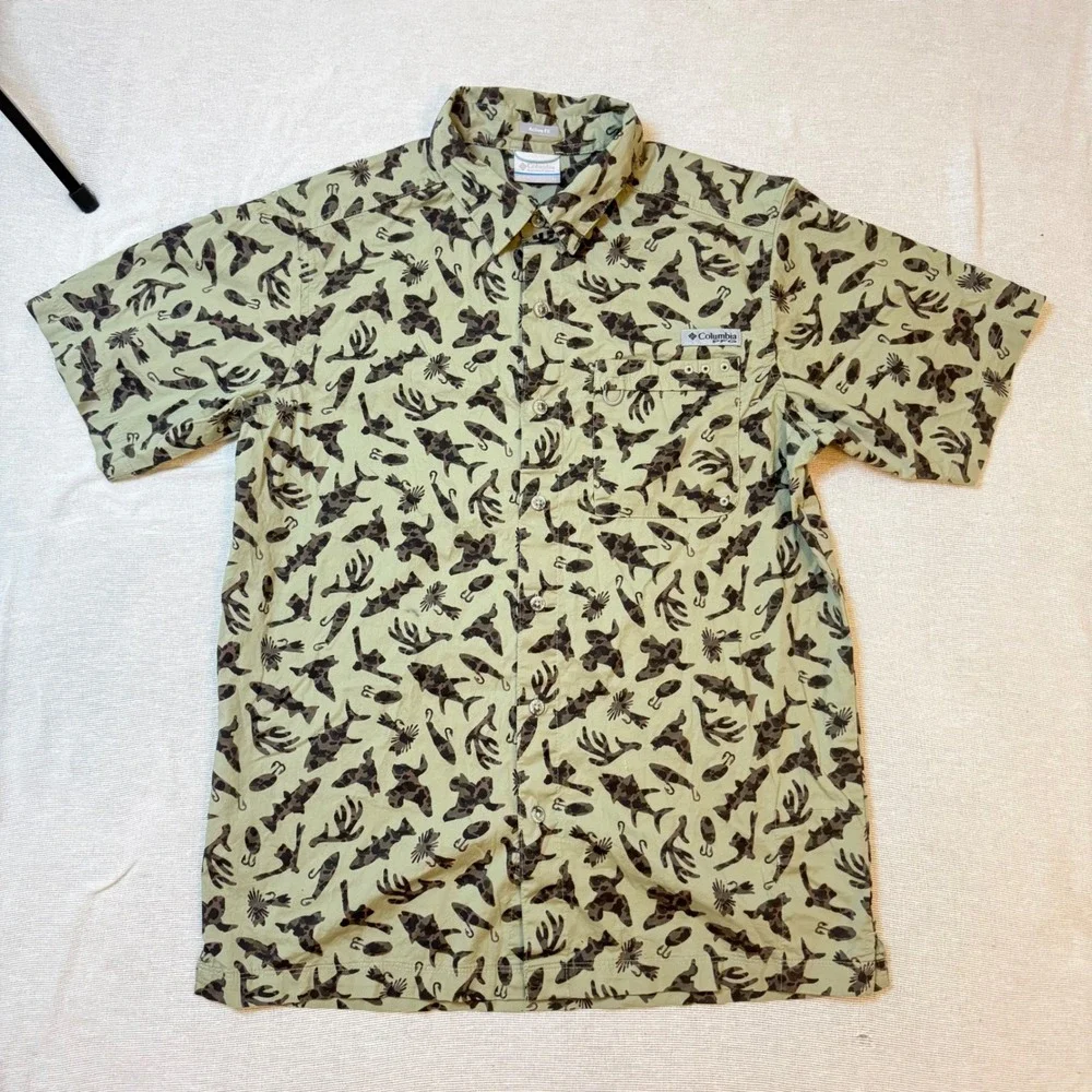 Columbia PFG Shirt Mens Medium Tan Fish Hook Print Short Sleeve Active Fit